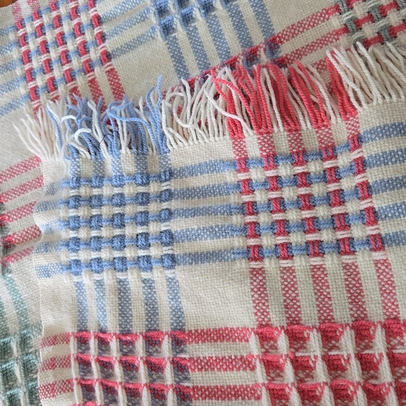 Pure Wool Throw/blanket - Picture 4 of 4